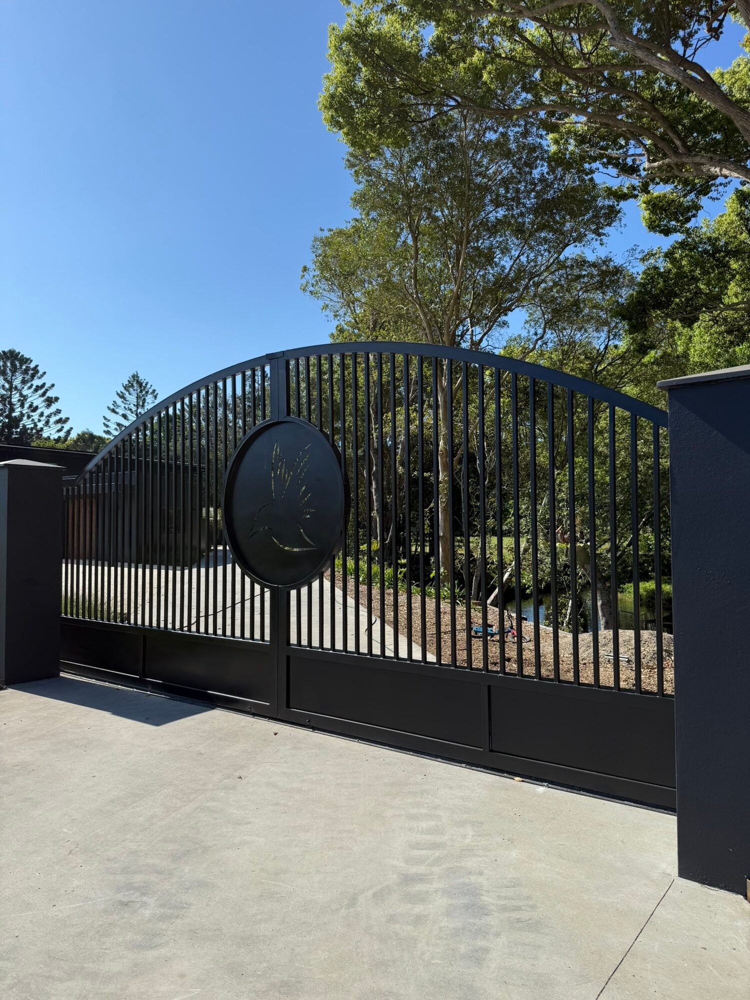 Eight metre custom entrance gates fabricated and installed at Kingfisher Farms